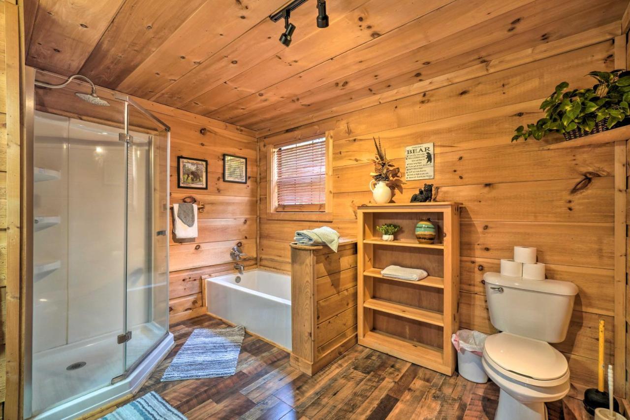 Sevierville Sanctuary Hot Tub, Pool Table And Deck! エクステリア 写真