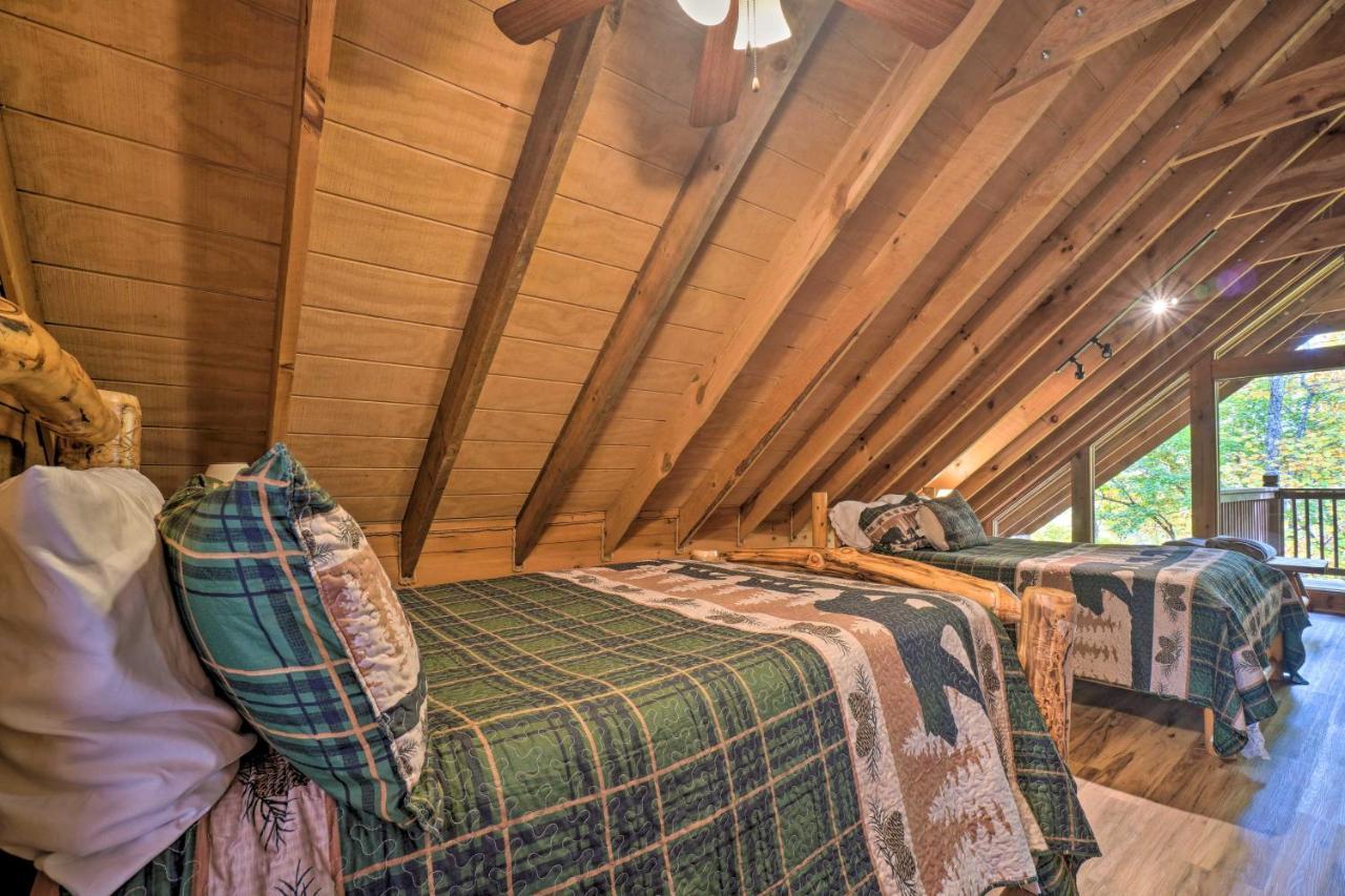 Sevierville Sanctuary Hot Tub, Pool Table And Deck! エクステリア 写真