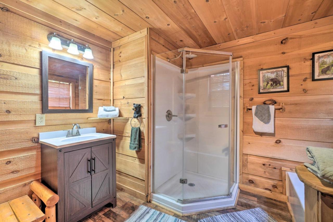 Sevierville Sanctuary Hot Tub, Pool Table And Deck! エクステリア 写真