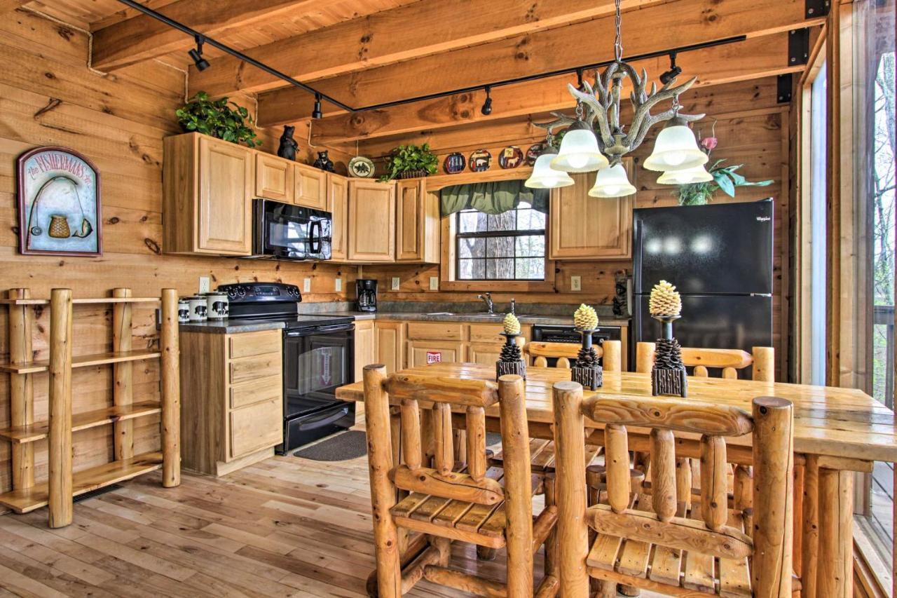 Sevierville Sanctuary Hot Tub, Pool Table And Deck! エクステリア 写真