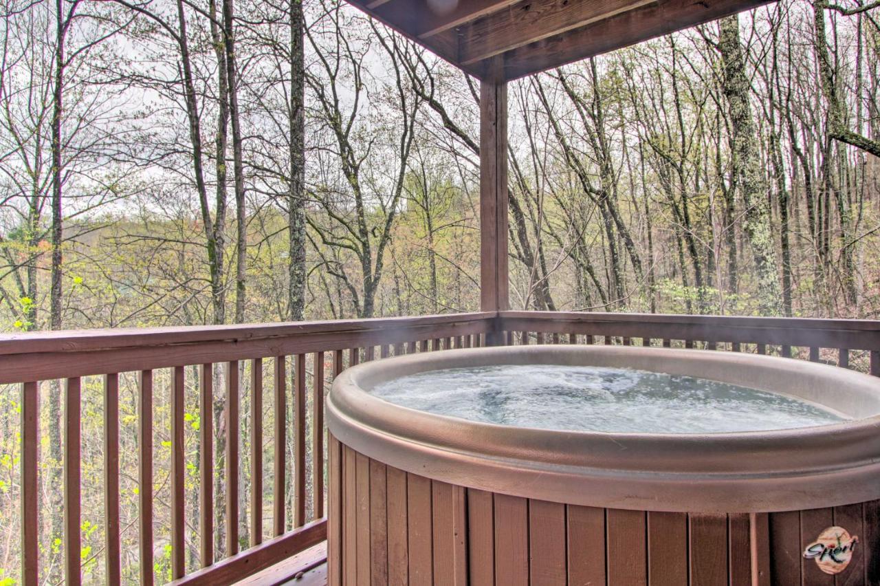 Sevierville Sanctuary Hot Tub, Pool Table And Deck! エクステリア 写真