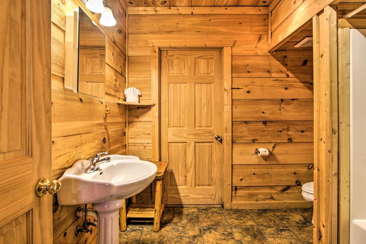 Sevierville Sanctuary Hot Tub, Pool Table And Deck! エクステリア 写真