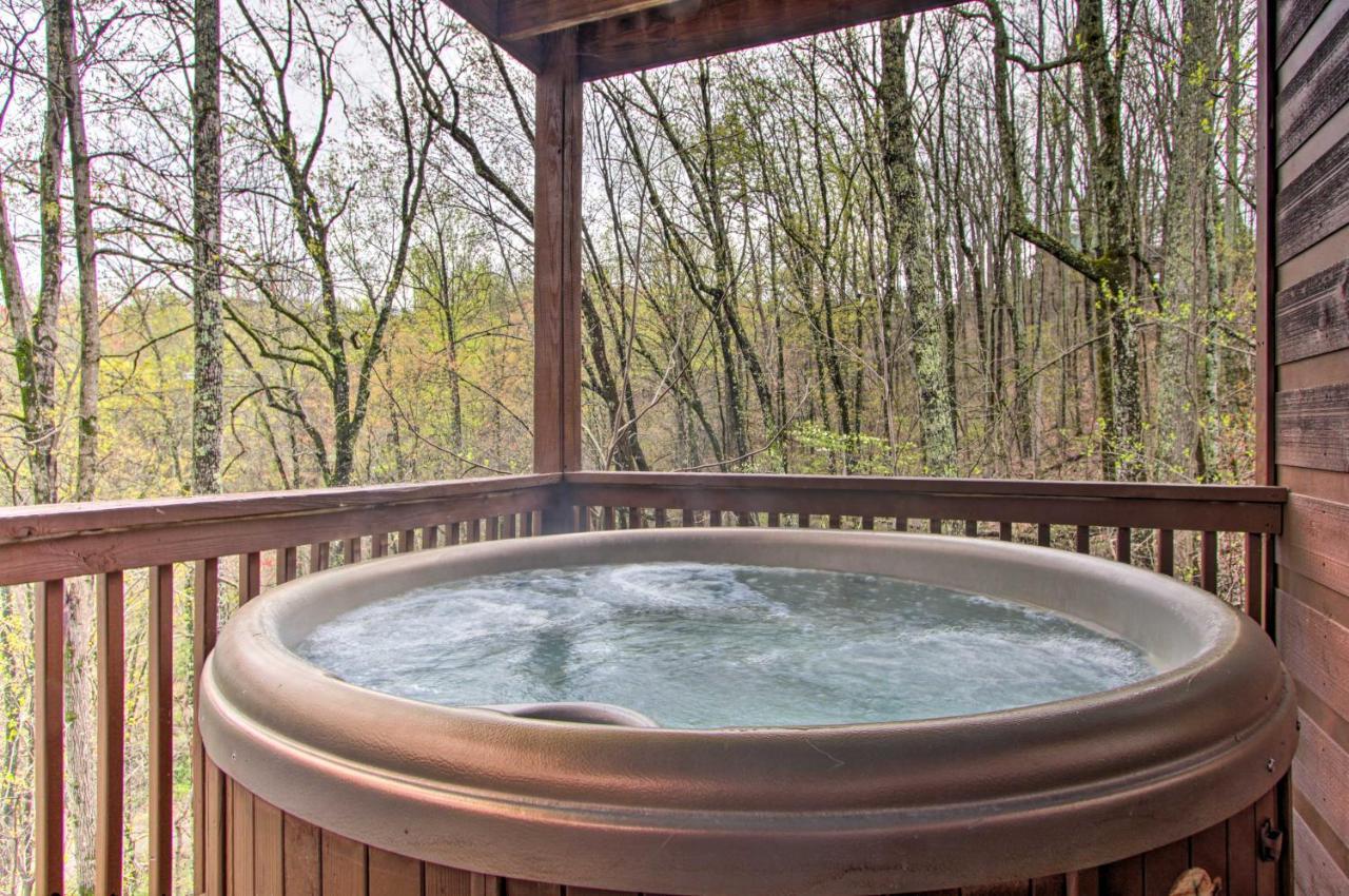 Sevierville Sanctuary Hot Tub, Pool Table And Deck! エクステリア 写真