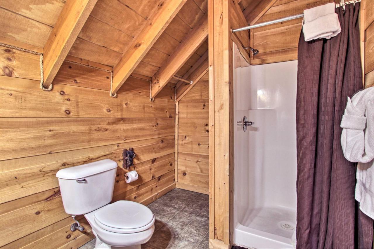 Sevierville Sanctuary Hot Tub, Pool Table And Deck! エクステリア 写真