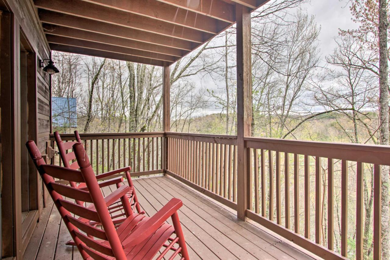Sevierville Sanctuary Hot Tub, Pool Table And Deck! エクステリア 写真